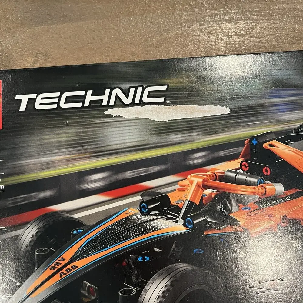 LEGO® Technic NEOM McLaren Formula E Team Building Set 42169 NEW